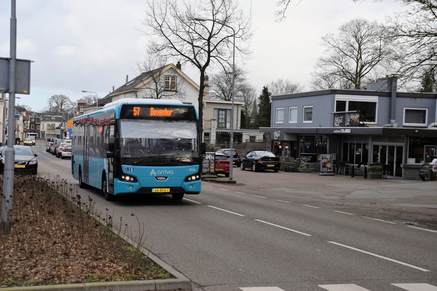 Foto van autobus, lijn 57, op weg van Borculo naar Deventer nabij halte Greutink in Lochem, genomen maandag 30-1-2023, fotograaf F. Ballhaus