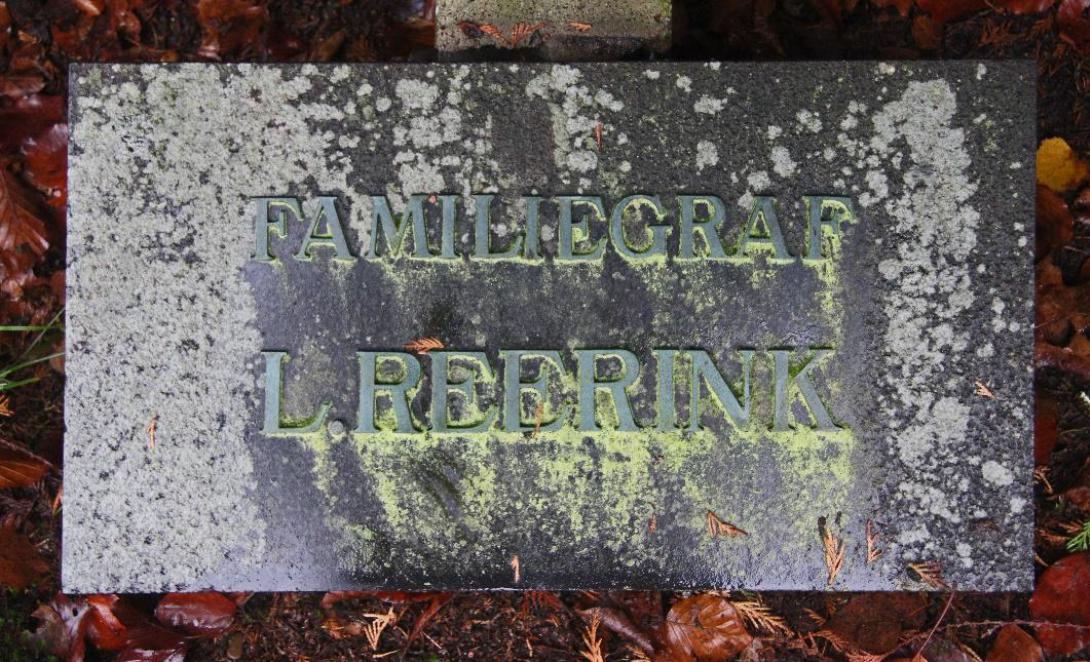 Grafsteen familie L Reerink