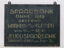 Bord met openstelling Spaarbank