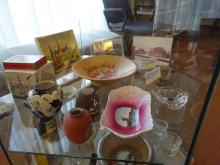 Vitrine met souvenirs