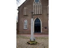 Pilaar voor de Barchemse kerk